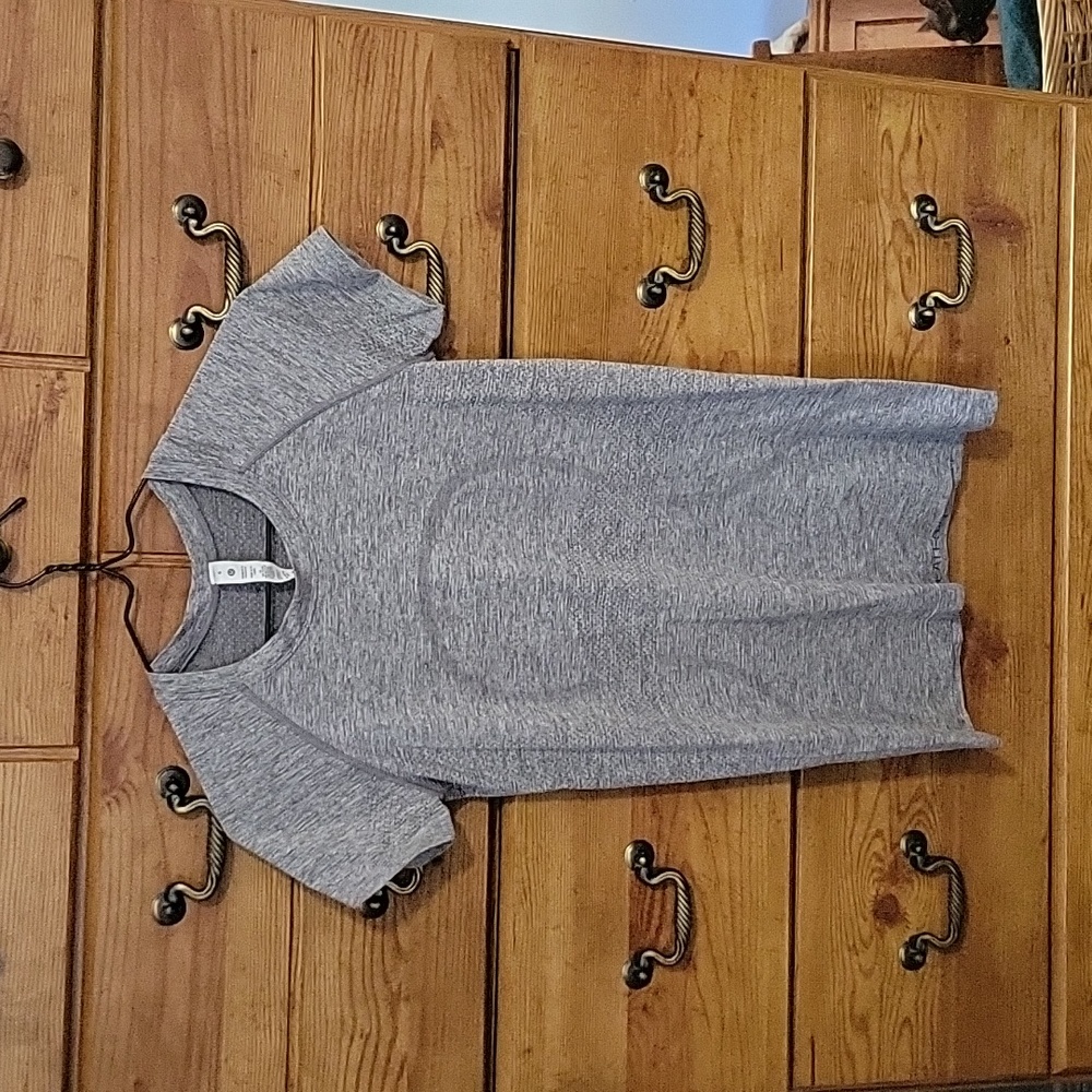 lululemon athletica Gray Short Sleeve Tee